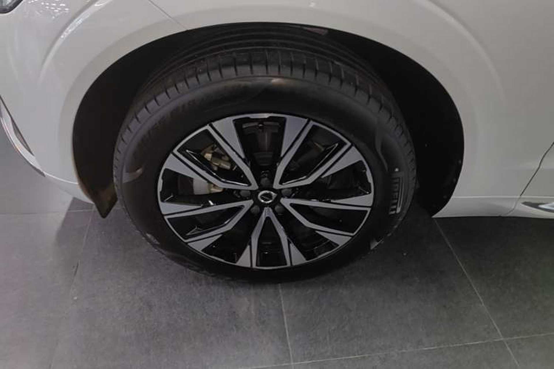 Used Volvo XC60 2023 B5 4x4 Smart Luxury Edition Exterior 4