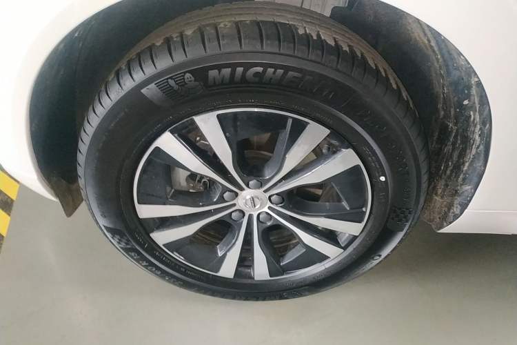 Used Volvo XC60 2023 B5 4x4 Smart Luxury Edition Exterior 4