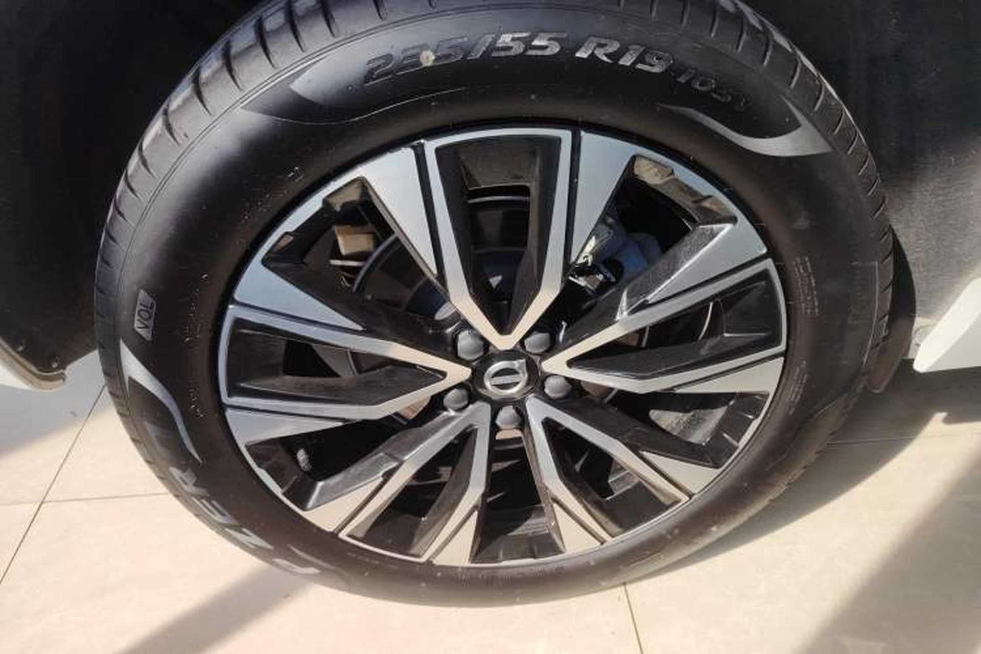 Used Volvo XC60 2023 B5 4x4 Smart Luxury Edition Exterior 5