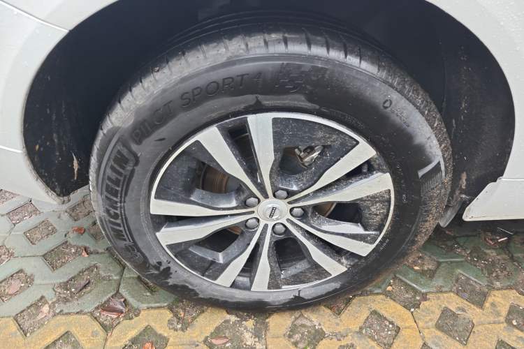 Used Volvo XC60 2023 B5 4x4 Smart Luxury Edition Exterior 5