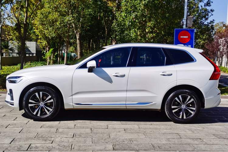 Used Volvo XC60 2023 B5 4x4 Smart Luxury Edition Exterior 5