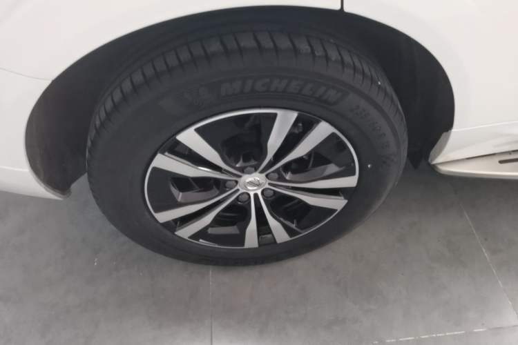 Used Volvo XC60 2023 B5 4x4 Smart Luxury Edition Exterior 5