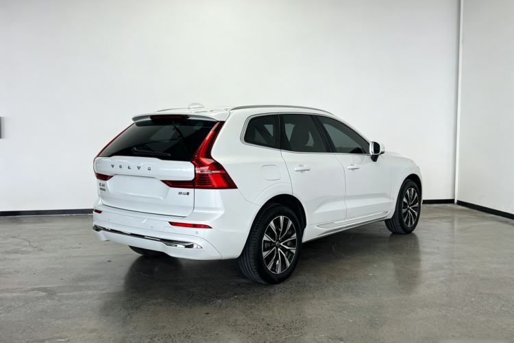 Used Volvo XC60 2023 B5 4x4 Smart Luxury Edition Exterior 5