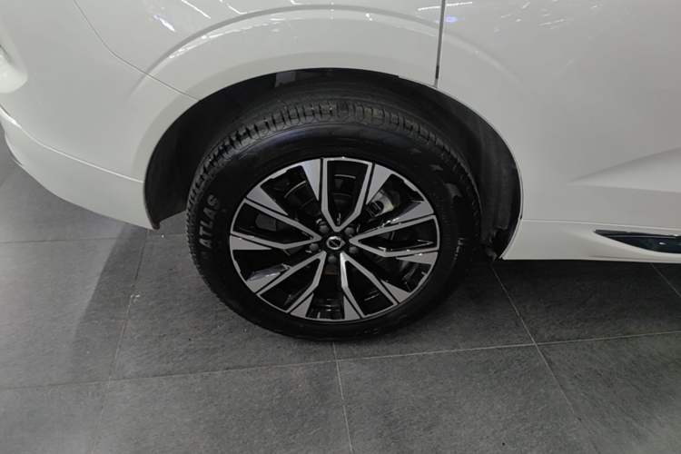 Used Volvo XC60 2023 B5 4x4 Smart Luxury Edition Exterior 5