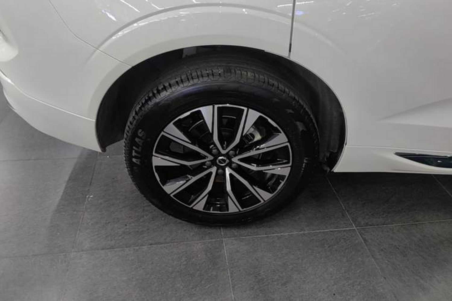 Used Volvo XC60 2023 B5 4x4 Smart Luxury Edition Exterior 5