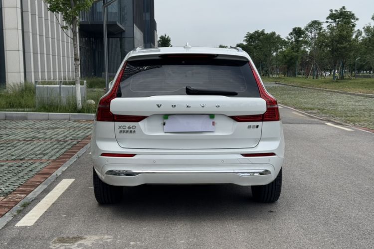 Used Volvo XC60 2023 B5 4x4 Smart Luxury Edition Exterior 6