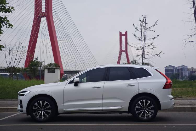 Used Volvo XC60 2023 B5 4x4 Smart Luxury Edition Exterior 6