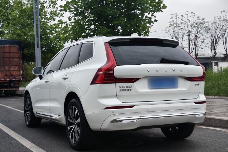 Used Volvo XC60 2023 B5 4x4 Smart Luxury Edition Exterior 7