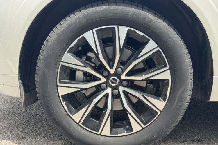 Used Volvo XC60 2023 B5 4x4 Smart Luxury Edition Exterior 8