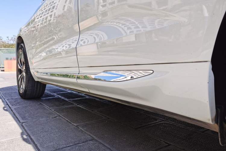 Used Volvo XC60 2023 B5 4x4 Smart Luxury Edition Exterior 8