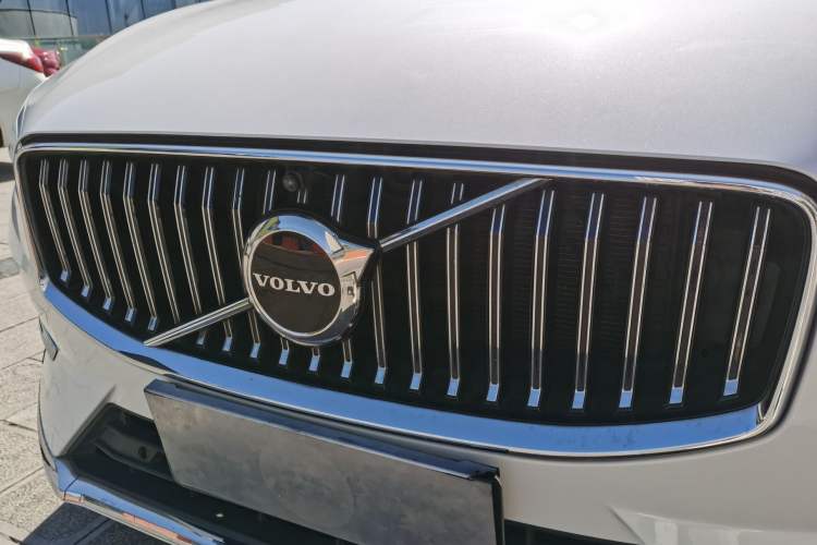 Used Volvo XC60 2023 B5 4x4 Smart Luxury Edition Exterior 9