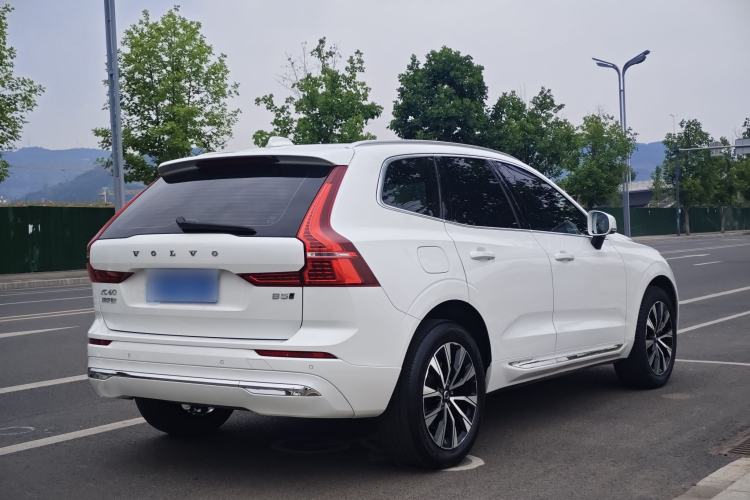 Used Volvo XC60 2023 B5 4x4 Smart Luxury Edition Exterior 9
