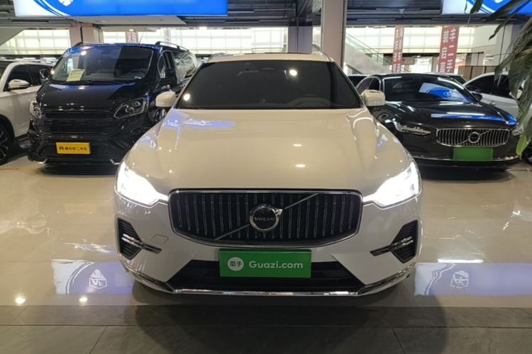 Used Volvo XC60 2023 B5 4x4 Smart Luxury Edition Front