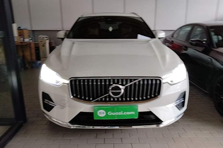 Used Volvo XC60 2023 B5 4x4 Smart Luxury Edition Front