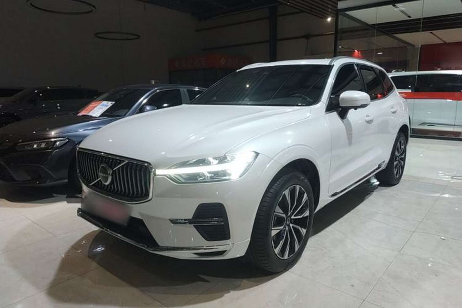 Used Volvo XC60 2023 B5 4x4 Smart Luxury Edition Front Left 45 Deg