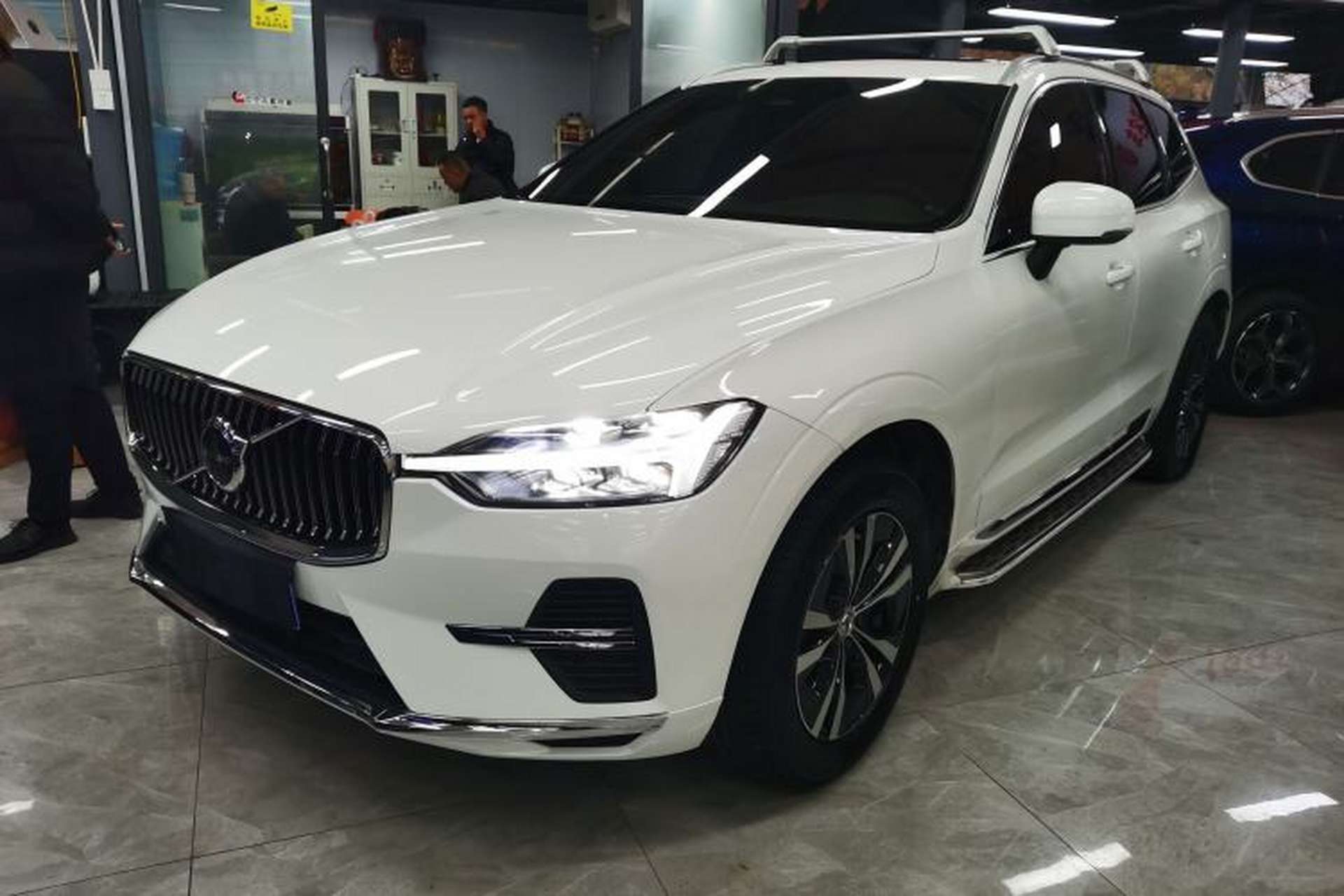 Used Volvo XC60 2023 B5 4x4 Smart Luxury Edition Front Left 45 Deg