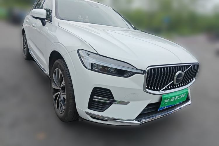 Used Volvo XC60 2023 B5 4x4 Smart Luxury Edition Front Right 45 Deg