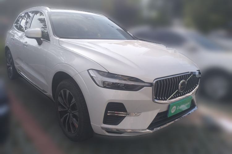 Used Volvo XC60 2023 B5 4x4 Smart Luxury Edition Front Right 45 Deg