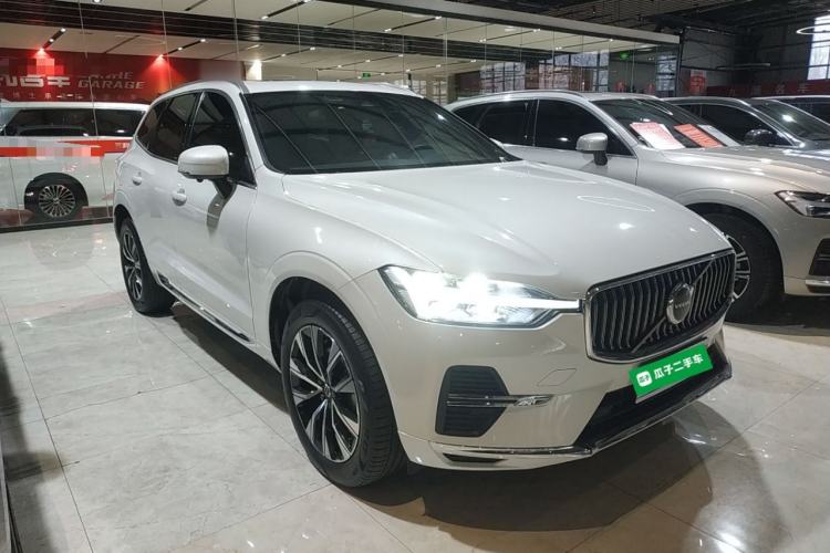 Used Volvo XC60 2023 B5 4x4 Smart Luxury Edition Front Right 45 Deg