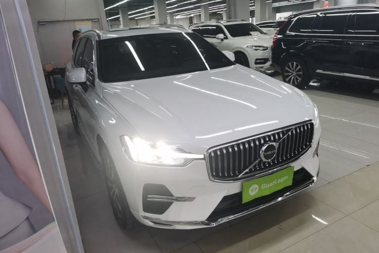 Used Volvo XC60 2023 B5 4x4 Smart Luxury Edition Front Right 45 Deg