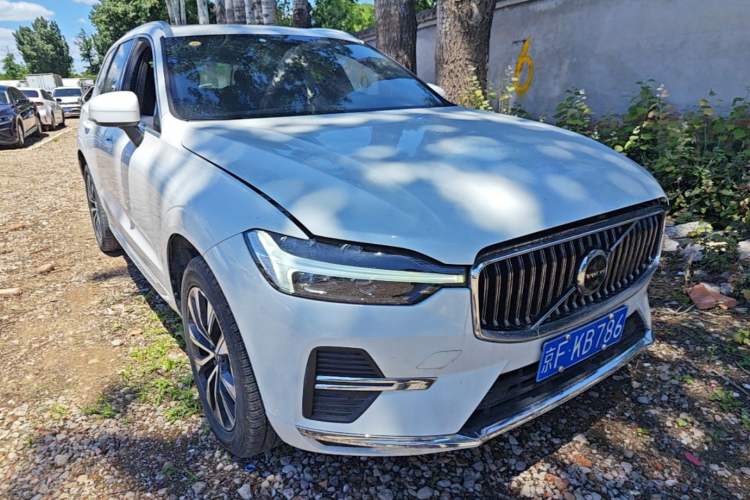 Used Volvo XC60 2023 B5 4x4 Smart Luxury Edition Front Right 45 Deg