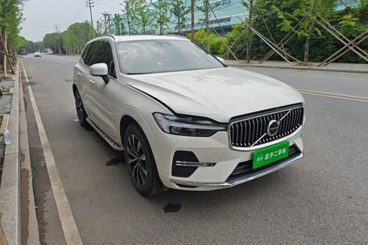 Used Volvo XC60 2023 B5 4x4 SmartDrive Sport Edition Front Right 45 Deg