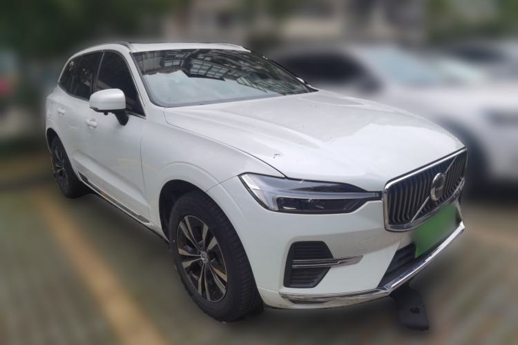 Used Volvo XC60 2023 B5 4x4 Smart Luxury Edition Front Right 45 Deg