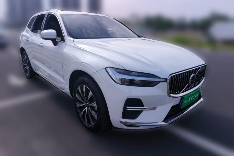 Used Volvo XC60 2023 B5 4x4 Smart Luxury Edition Front Right 45 Deg
