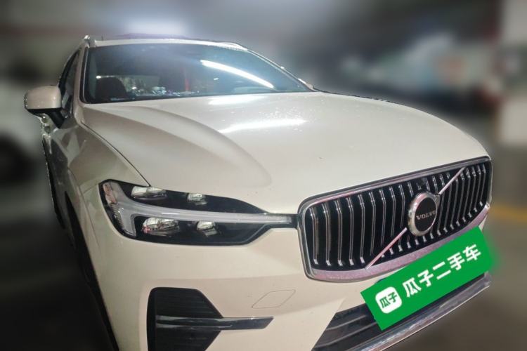Used Volvo XC60 2023 B5 4x4 Smart Luxury Edition Front Right 45 Deg