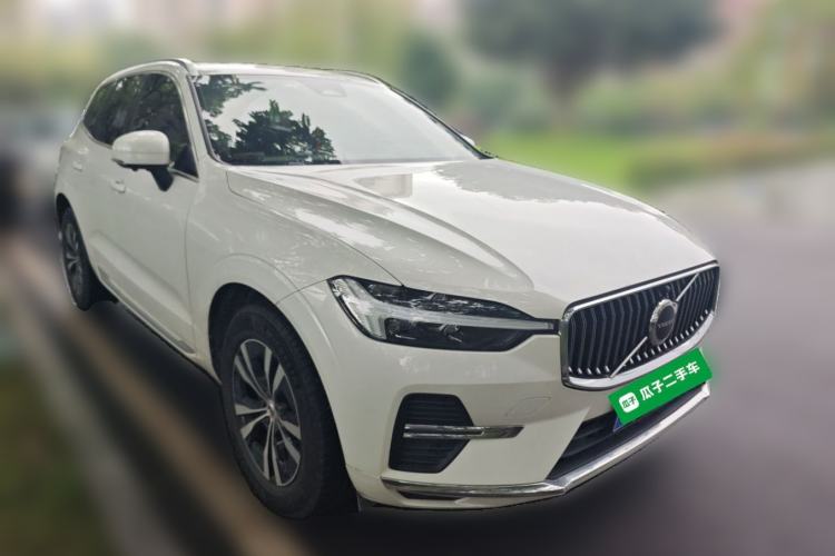 Used Volvo XC60 2023 B5 4x4 Smart Luxury Edition Front Right 45 Deg