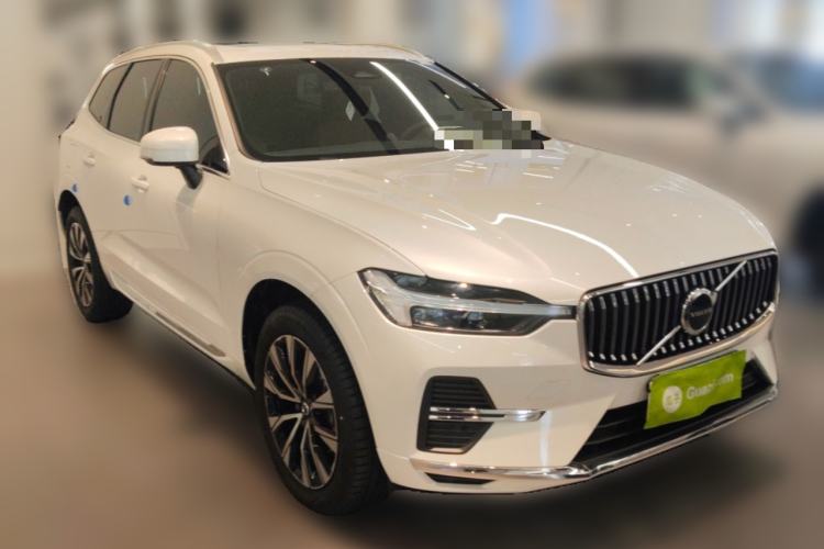 Used Volvo XC60 2023 B5 4x4 Smart Luxury Edition Front Right 45 Deg