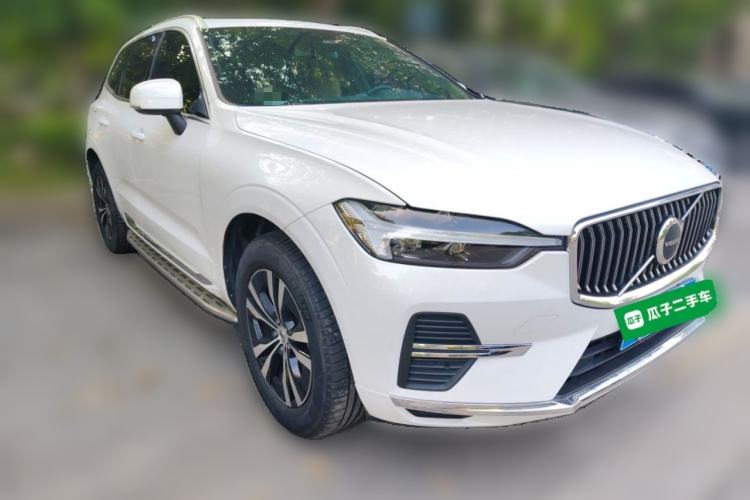 Used Volvo XC60 2023 B5 4x4 Smart Luxury Edition Front Right 45 Deg