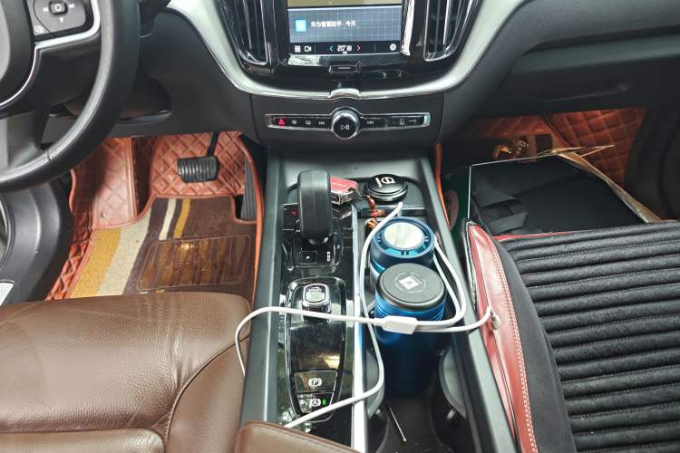Used Volvo XC60 2023 B5 4x4 Smart Luxury Edition Gear Lever