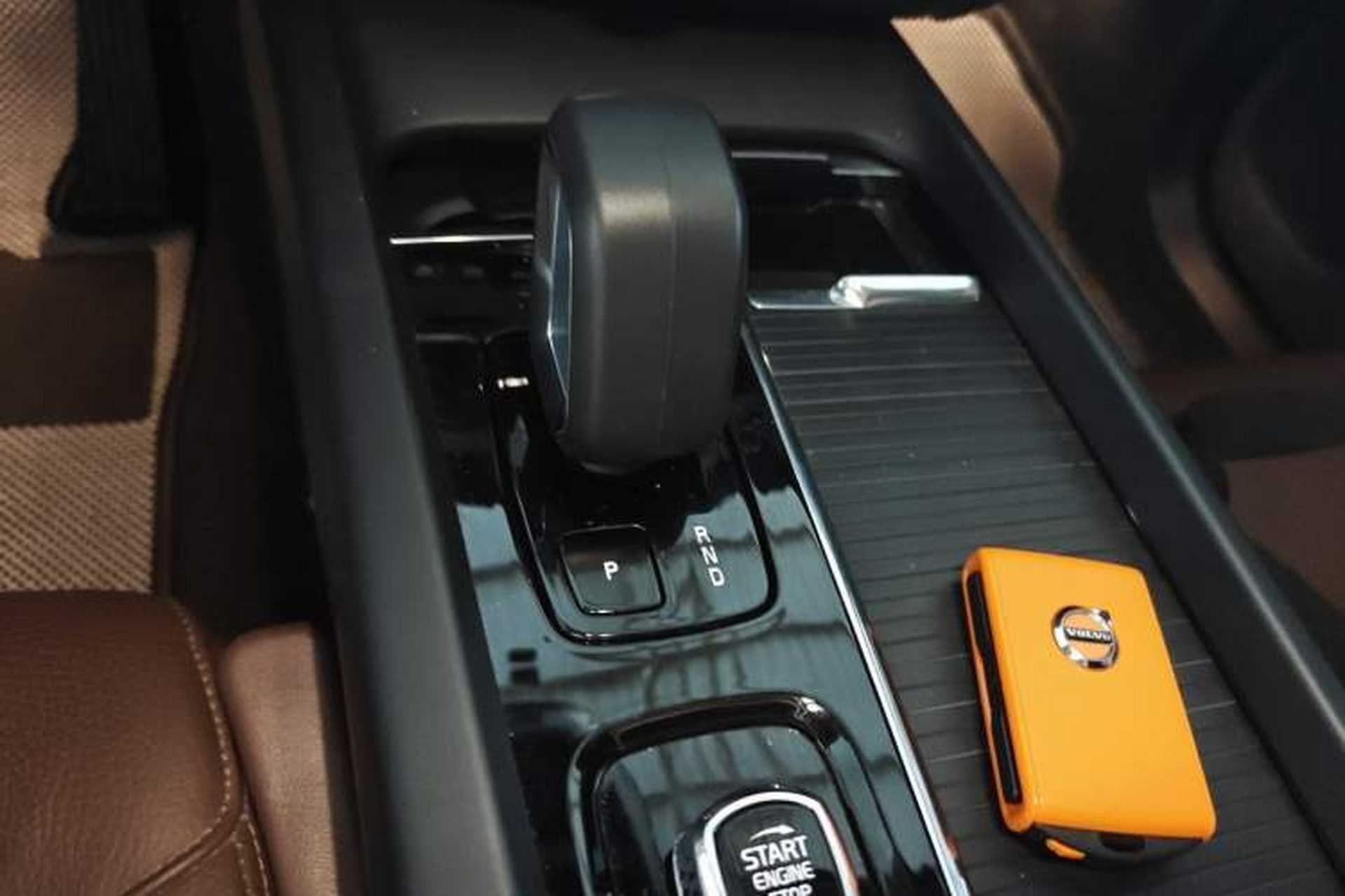 Used Volvo XC60 2023 B5 4x4 Smart Luxury Edition Gear Lever