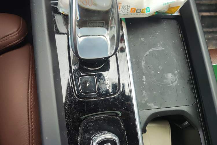 Used Volvo XC60 2023 B5 4x4 Smart Luxury Edition Gear Lever