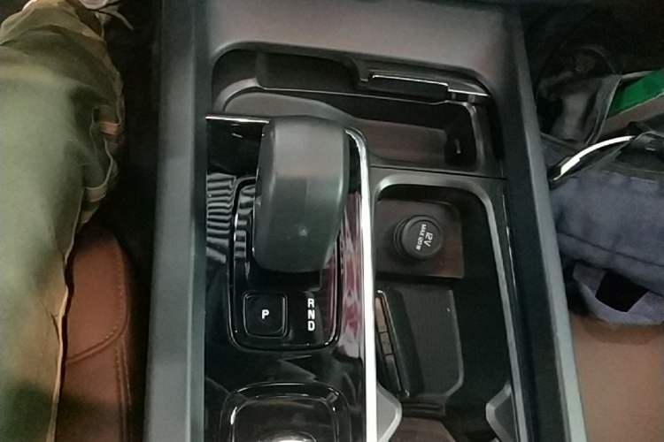 Used Volvo XC60 2023 B5 4x4 Smart Luxury Edition Gear Lever