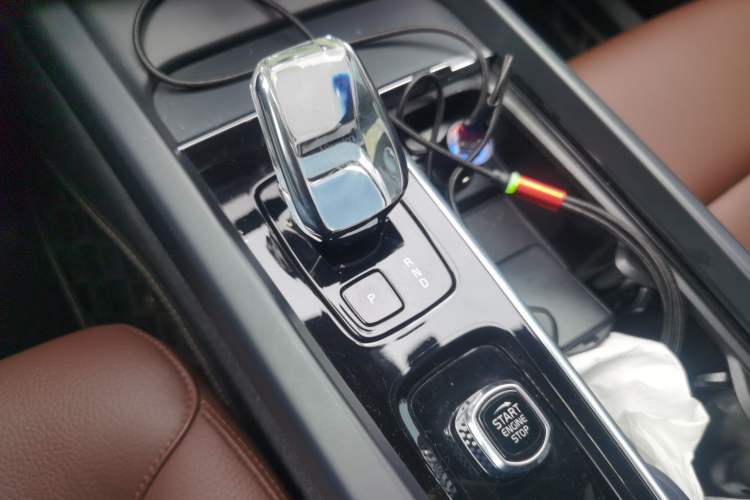 Used Volvo XC60 2023 B5 4x4 Smart Luxury Edition Gear Lever