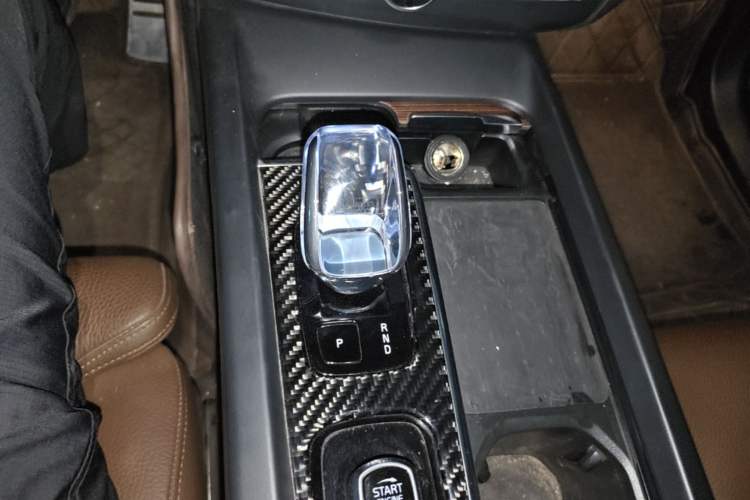 Used Volvo XC60 2023 B5 4x4 Smart Luxury Edition Gear Lever