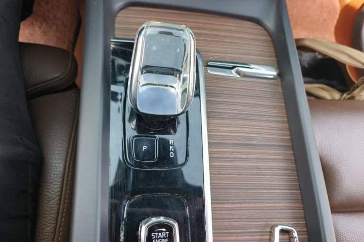 Used Volvo XC60 2023 B5 4x4 Smart Luxury Edition Gear Lever