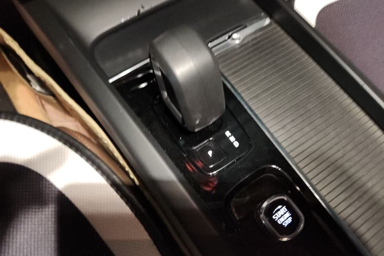 Used Volvo XC60 2023 B5 4x4 Smart Luxury Edition Gear Lever