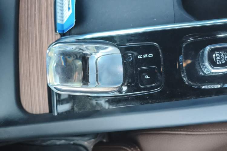 Used Volvo XC60 2023 B5 4x4 Smart Luxury Edition Gear Lever