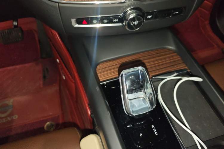 Used Volvo XC60 2023 B5 4x4 Smart Luxury Edition Gear Lever