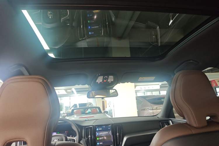 Used Volvo XC60 2023 B5 4x4 Smart Luxury Edition Headliner