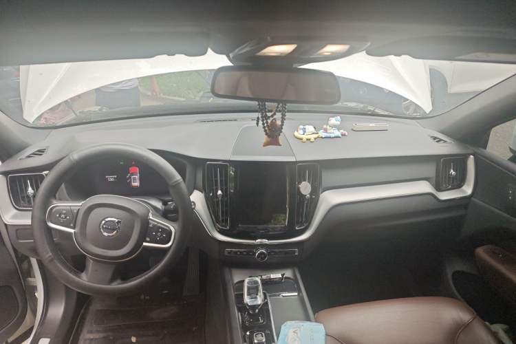 Used Volvo XC60 2023 B5 4x4 Smart Luxury Edition Headliner
