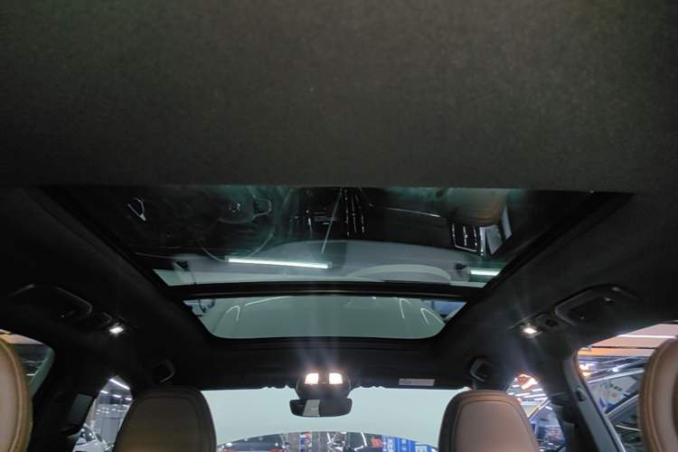 Used Volvo XC60 2023 B5 4x4 Smart Luxury Edition Headliner