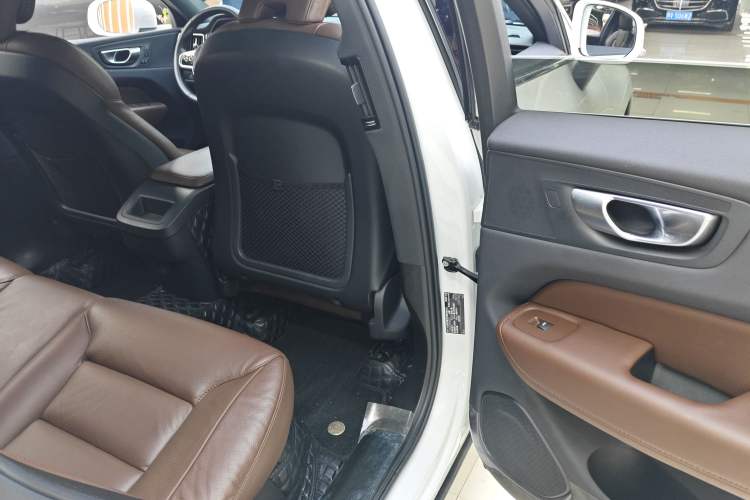 Used Volvo XC60 2023 B5 4x4 Smart Luxury Edition Interior 11