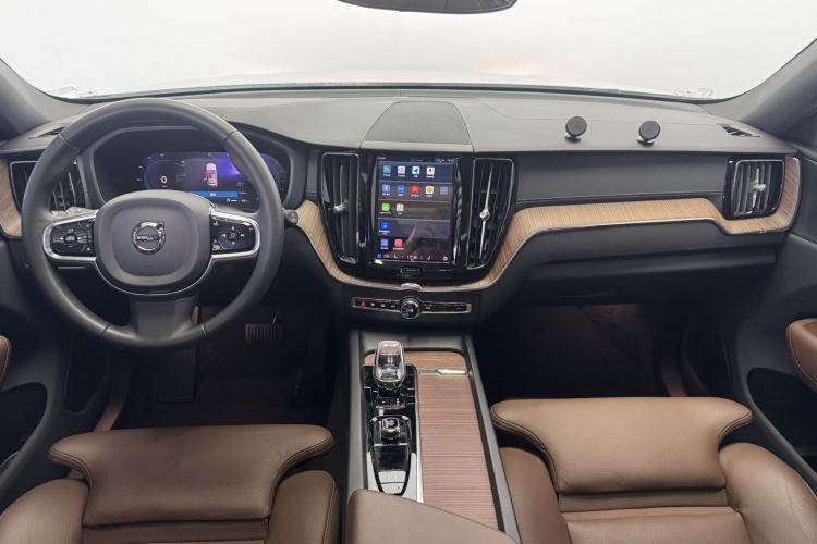 Used Volvo XC60 2023 B5 4x4 Smart Luxury Edition Interior 2