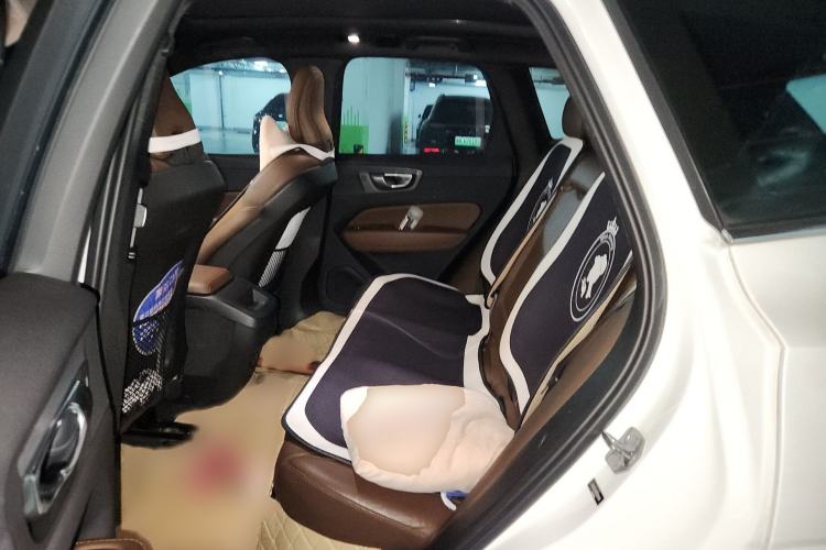 Used Volvo XC60 2023 B5 4x4 Smart Luxury Edition Interior 4