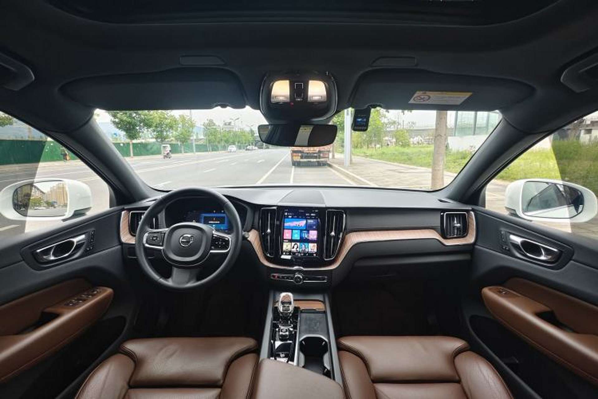 Used Volvo XC60 2023 B5 4x4 Smart Luxury Edition Interior 4