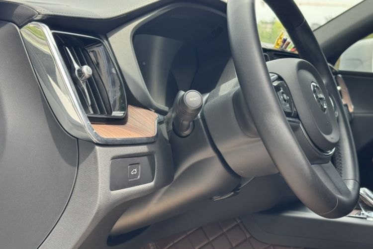 Used Volvo XC60 2023 B5 4x4 Smart Luxury Edition Interior 7